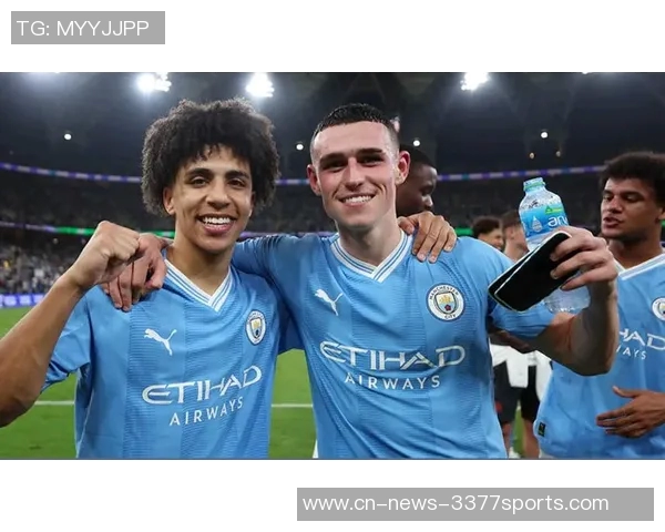 福登与19岁小将格雷合影庆祝晋级半决赛恭喜他首次亮相表现出色