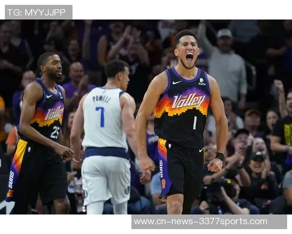 带伤作战的布克在球队中的无私奉献让人难以用言语形容其巨大贡献 带伤作战的布克在球队中的无私奉献让人难以用言语形容其巨大贡献